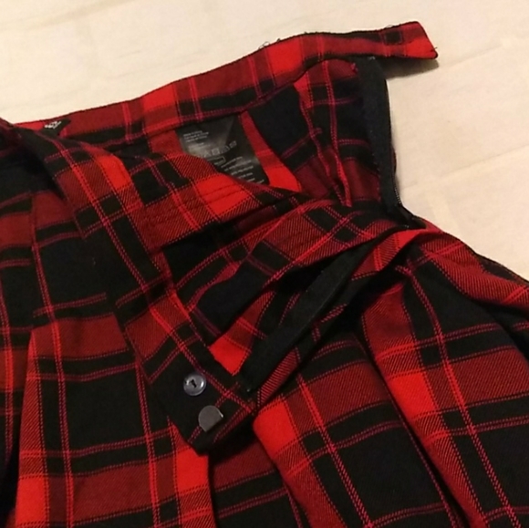 NWOT H&M Divided Red & Blk Plaid Mini Skater Skirt - Picture 10 of 10